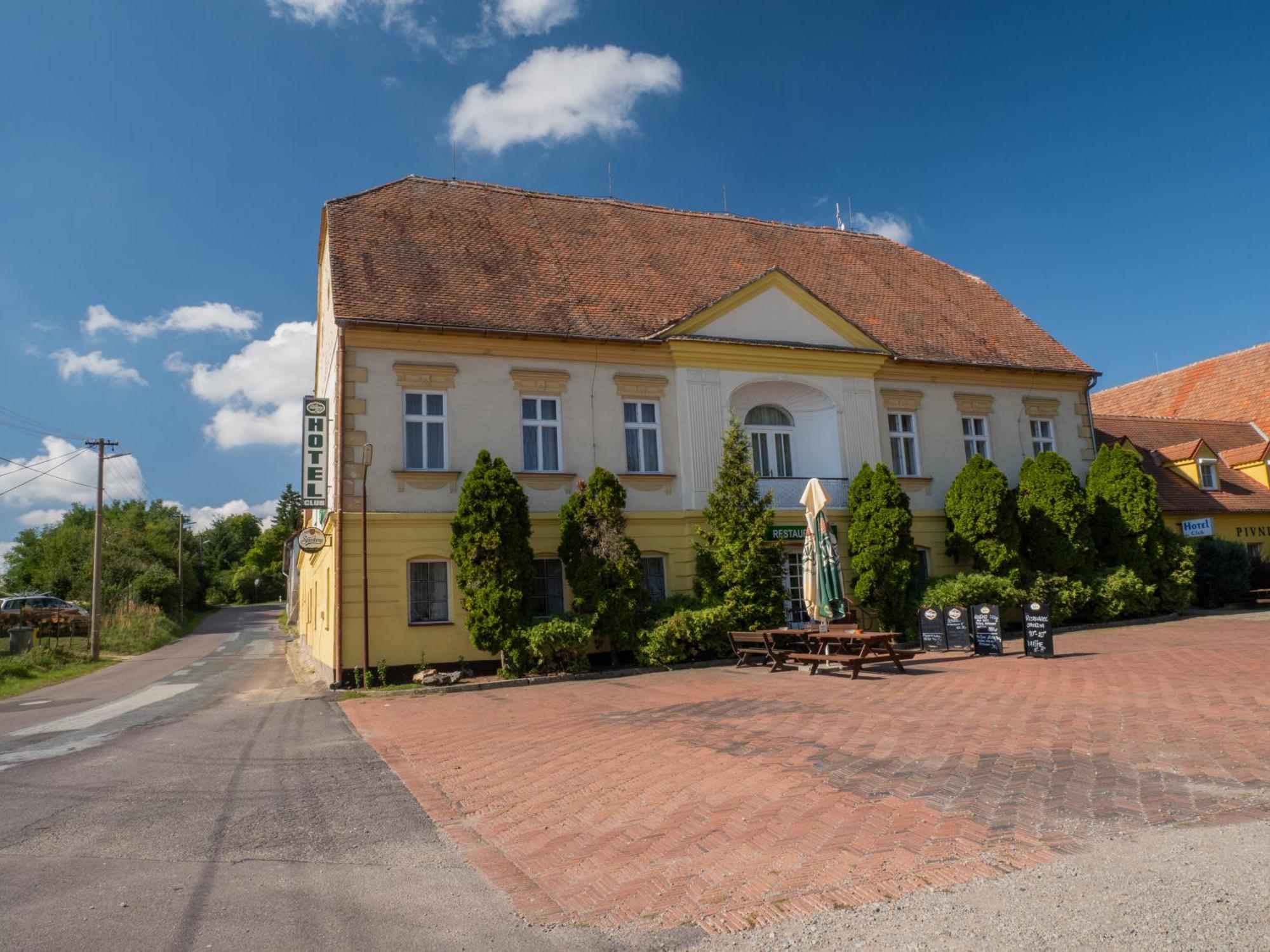 Hotel Club Vranovska Ves Exterior photo